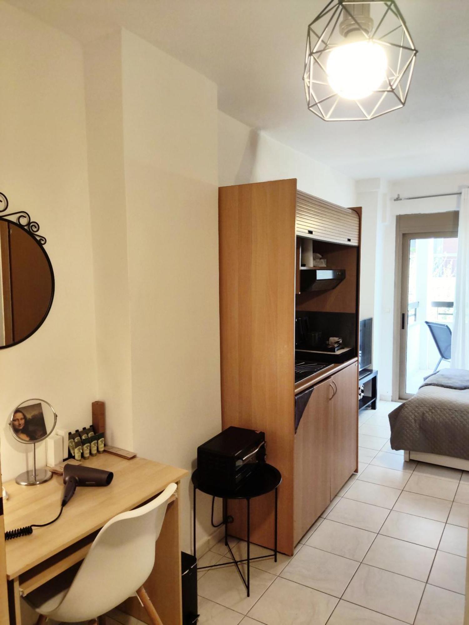 Elegant Central Studio With Balcony & 1 Gbps Fiber Szaloniki Kültér fotó